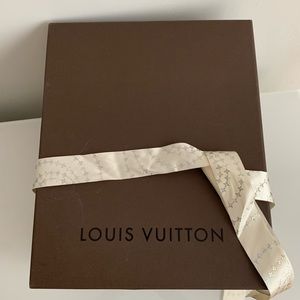 Louis Vuitton medium/large box + limited ribbon